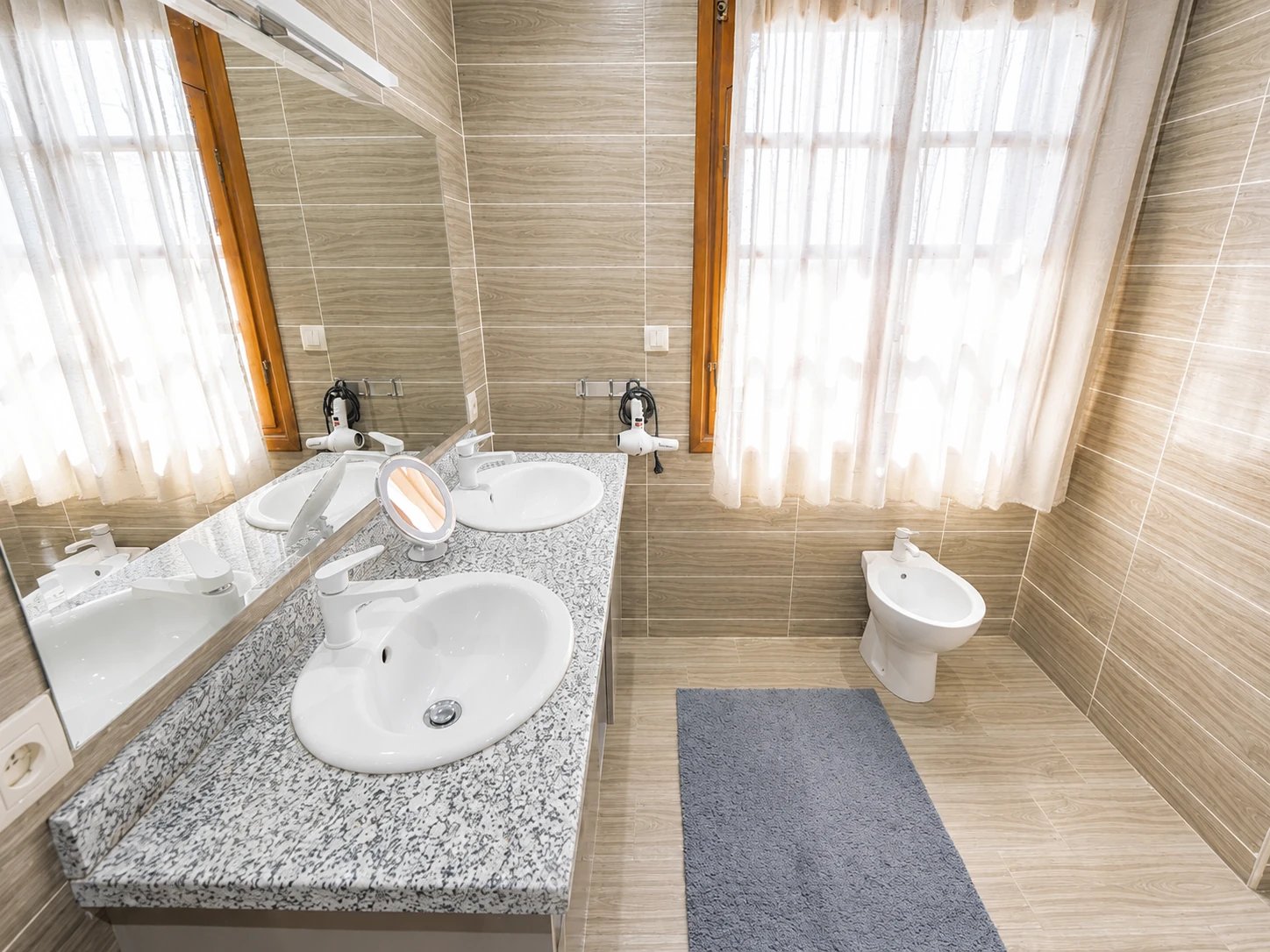 Badkamer naast slaapkamer 1 · extra beeld – Villa Conforts Marrakech