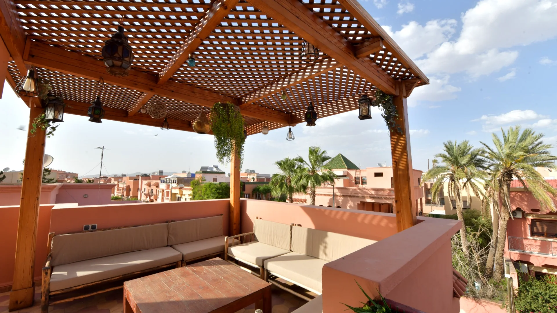 Rooftop van Villa Conforts met uitzicht over Marrakech