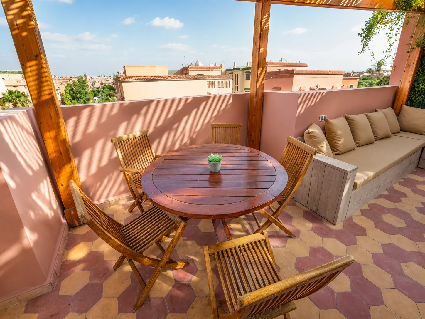 Eettafel op de rooftop – Villa Conforts Marrakech