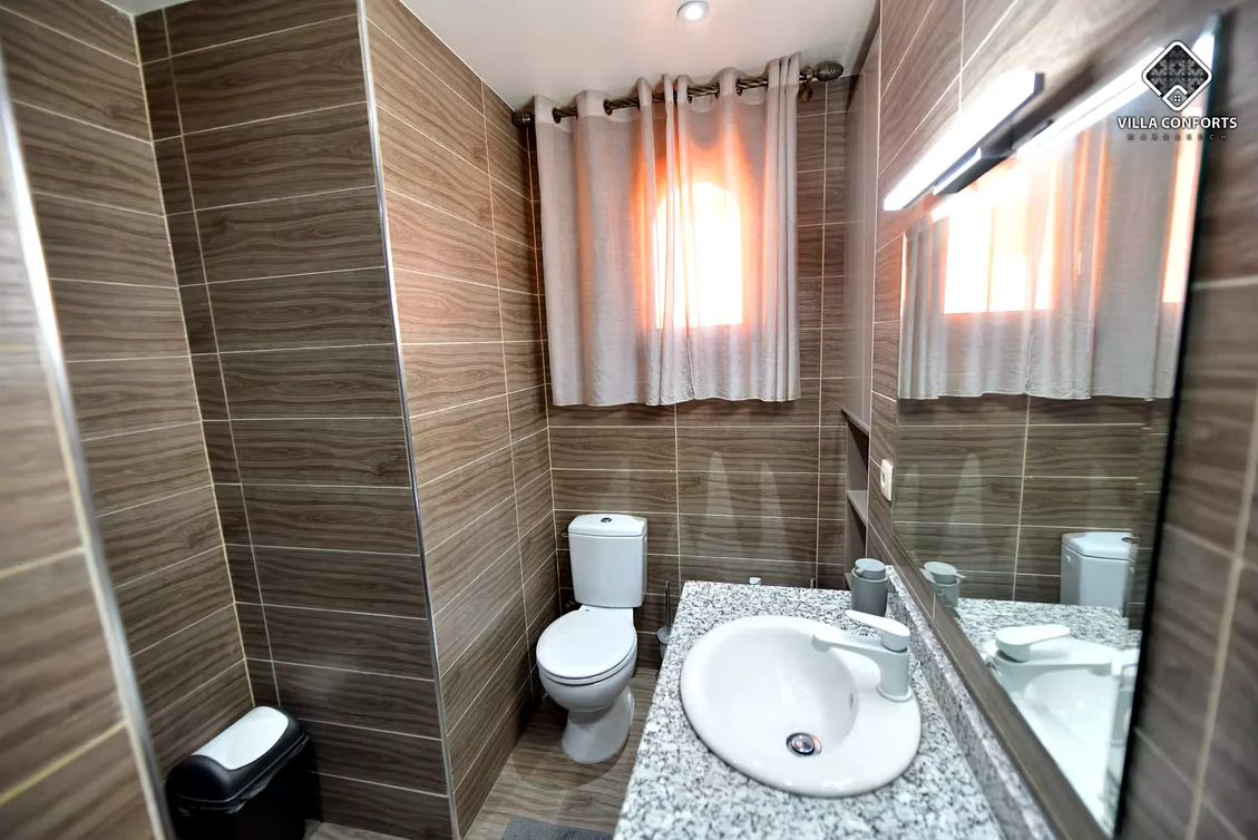 Gedeelde badkamer op de eerste verdieping – Villa Conforts Marrakech